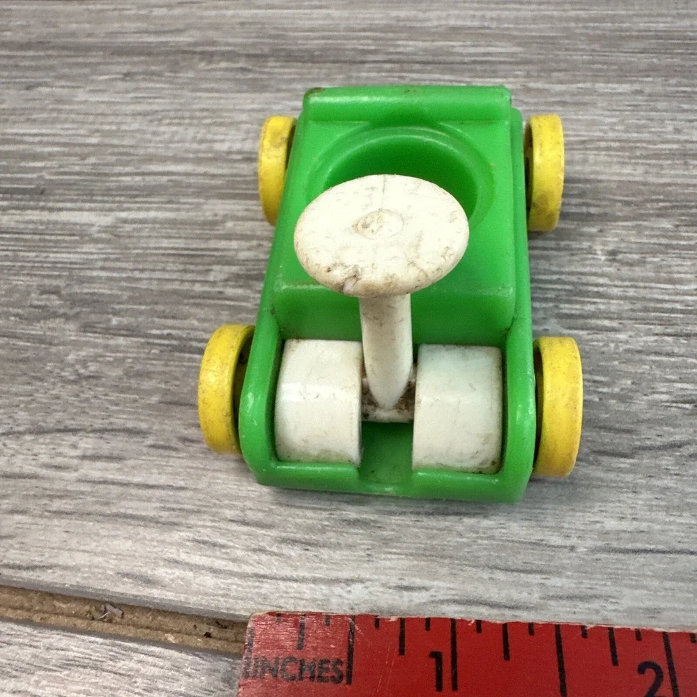 Vintage Fisher Price Little People Green Car Yellow Wheels Plastic Toy Vehicle‎